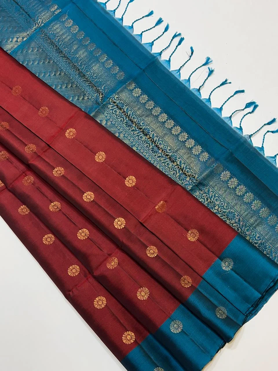 Brick Red with Peacock Blue Round Flower Buttas Kanchipuram Silk Saree